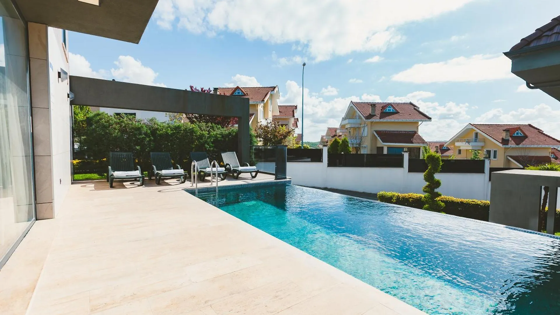 Royal Blue Istanbul - Luxury Villas