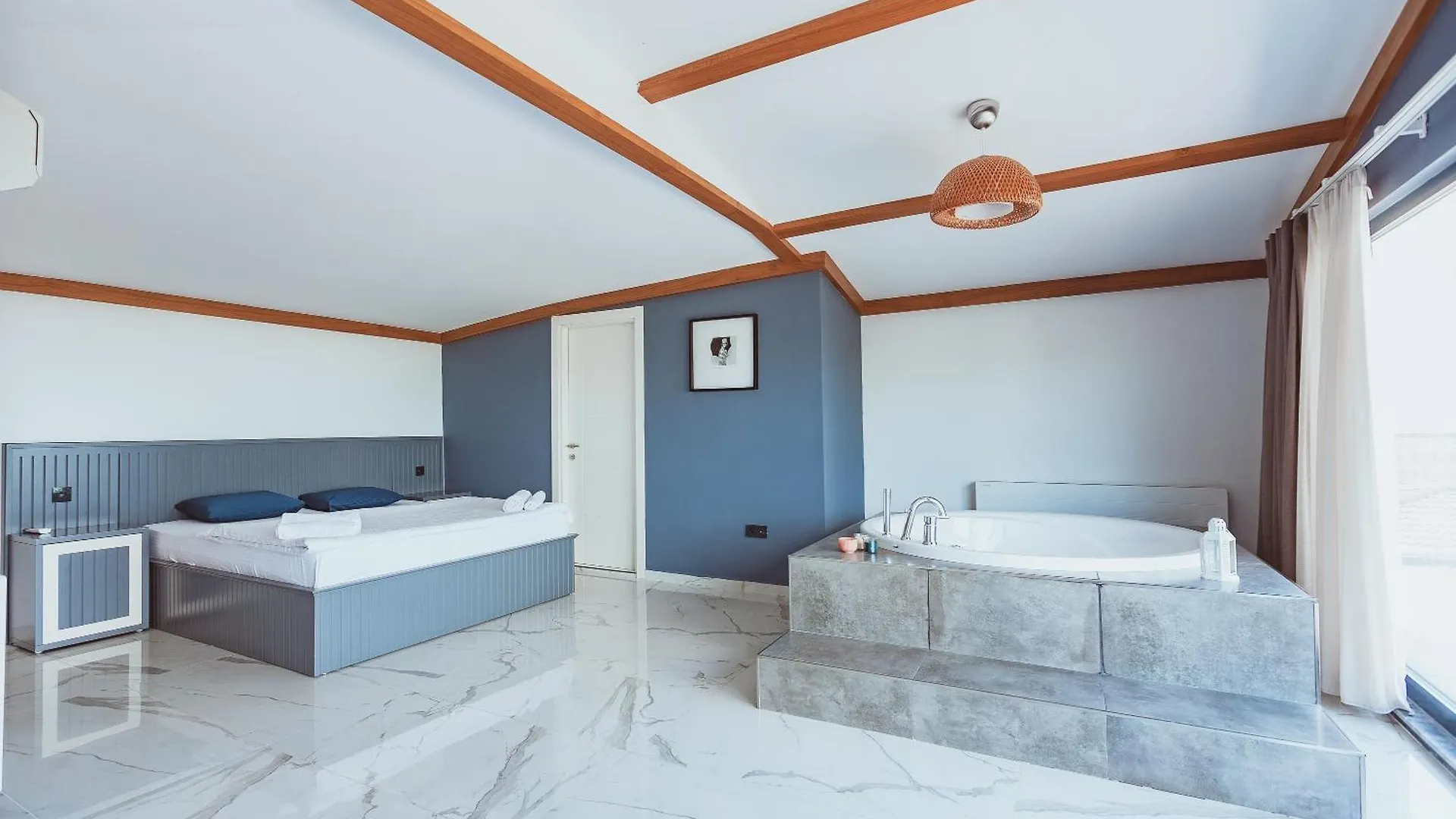 Royal Blue Istanbul - Luxury Villas